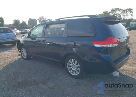 2012 Toyota Sienna Xle 7 Passenger z USA, uszkodzony, nr VIN 5TDDK3DCXCS047622